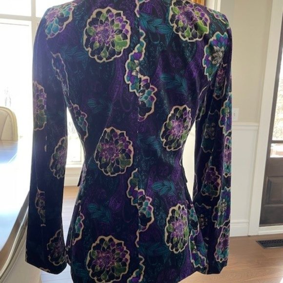 NWOT.  Velvet never worn Tahari Arthur S. Levine blazer/jacket.  XS - Picture 4 of 6